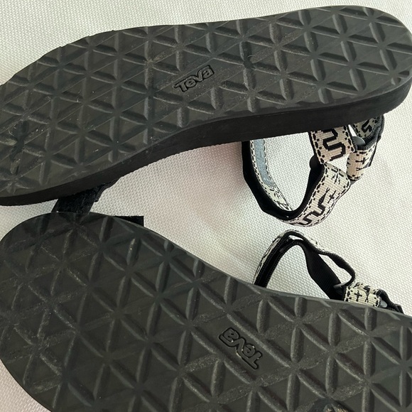 Teva black and white sandals - Picture 5 of 5